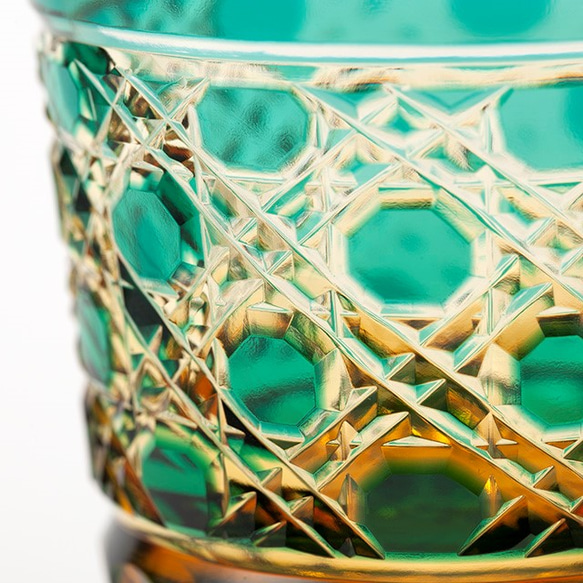 江戸切子の販売　送料無料　無料包装　結婚祝　記念品　海外土産　日本酒　梅酒ロック　琥珀色緑被せクリスタルガラス酒グラス 3枚目の画像
