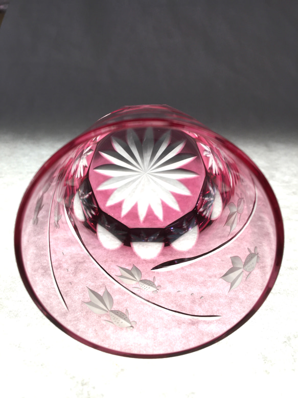 数量限定品　江戸切子　伝統工芸品　ロックグラス　金魚グラス  金赤(ピンク色) 結婚祝　ギフト　プレゼント　記念品　 3枚目の画像