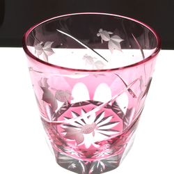 数量限定品　江戸切子　伝統工芸品　ロックグラス　金魚グラス  金赤(ピンク色) 結婚祝　ギフト　プレゼント　記念品　 2枚目の画像