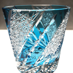新作　江戸切子の店　送料無料　無料包装　結婚祝　記念品　還暦祝　海外土産　ブルー被せクリスタルガラス　ロックグラス風車 4枚目の画像