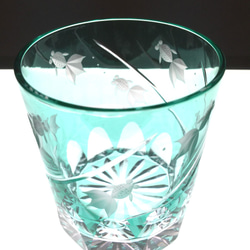数量限定品　江戸切子　伝統工芸品　ロックグラス　金魚　グラス  エメラルドグリーン　結婚祝　プレゼント　焼酎グラス 2枚目の画像