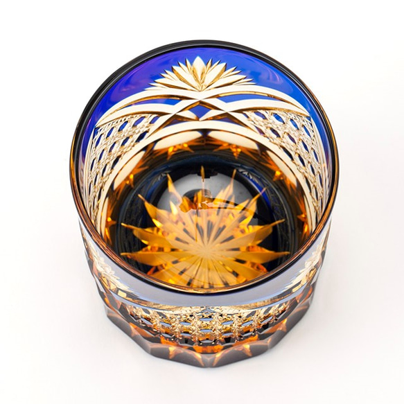 送料無料　無料包装　江戸切子の店　 結婚祝　記念品　海外土産　琥珀色瑠璃被せクリスタルロックグラス(籠目模様） 3枚目の画像
