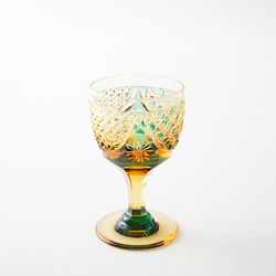 江戸切子　琥珀色緑被せクリスタル食前酒（籠目模様） 1枚目の画像