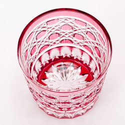 江戸切子　金赤（ピンク）被せクリスタルガラス酒グラス 2枚目の画像