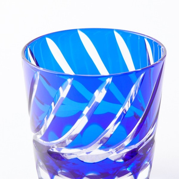江戸切子　　瑠璃被せ酒グラス（波）ぐい呑　冷酒グラス 1枚目の画像
