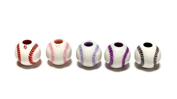 野球ボールのイヤリング　2色から選べます！！ 3枚目の画像