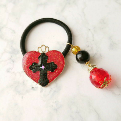 夜空の花火 ハート レジン ヘアゴム UVレジン】ハートのヘアゴムの作り方！ - YouTube