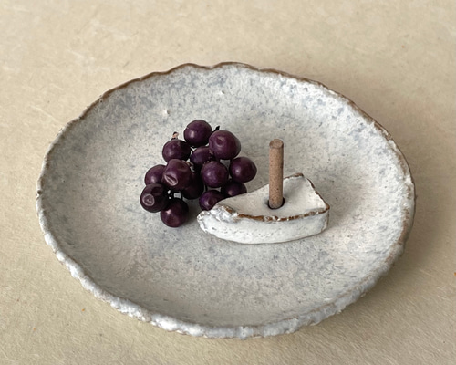 チーズ形お香立て 白釉手ざわり豆皿セット その他置物 LA POTERIE