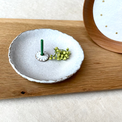 白釉花形お香立て 、白釉手ざわり豆皿セット 1枚目の画像