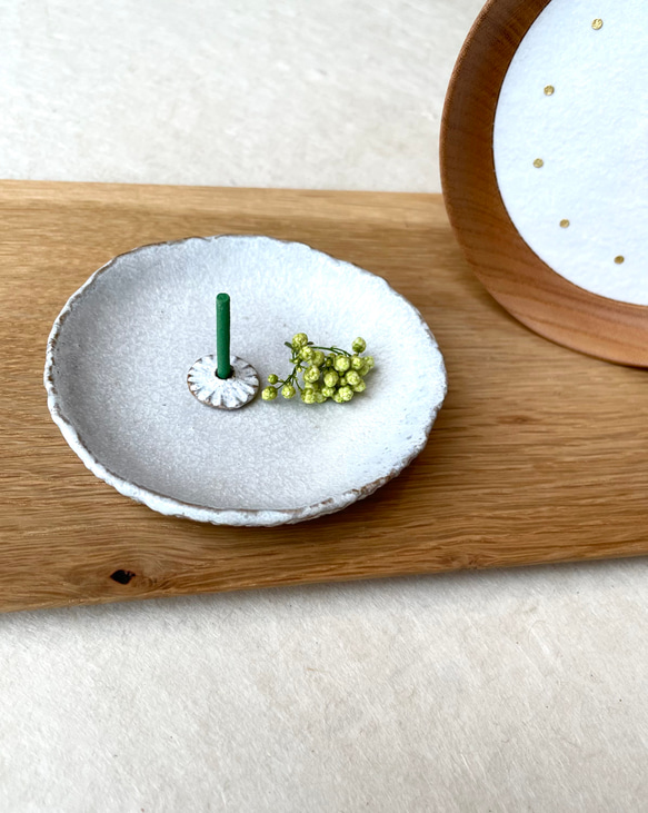 白釉花形お香立て 、白釉手ざわり豆皿セット 1枚目の画像