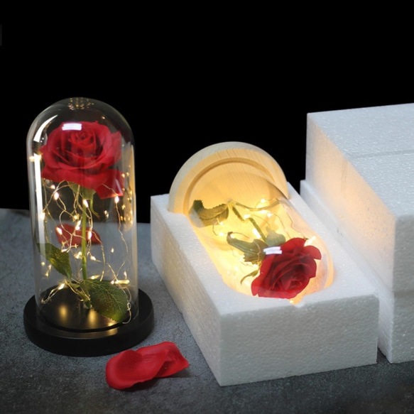 淡く輝く ガラスドームのバラのライト 3枚目の画像