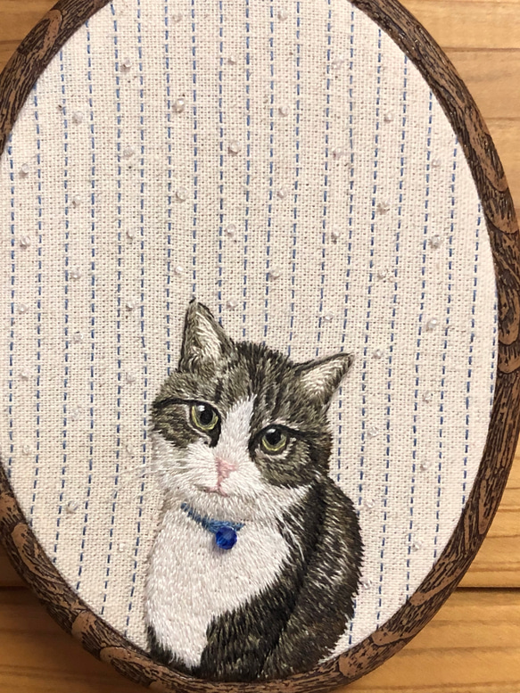 可愛い猫の額入り手刺繍 2枚目の画像