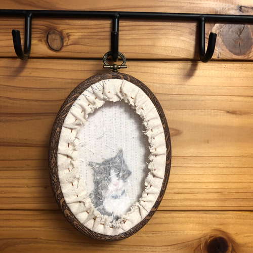 可愛い猫の額入り手刺繍 タペストリー・壁掛け mika工房 通販