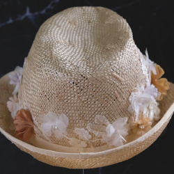 ラローズレア、輸入ラミー、古い花びら、フレンチレースで作られた麦わら帽子ラミーで作られた帽子 3枚目の画像
