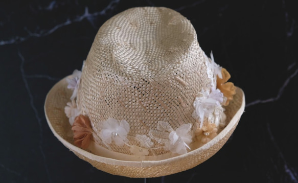 ラローズレア、輸入ラミー、古い花びら、フレンチレースで作られた麦わら帽子ラミーで作られた帽子 3枚目の画像