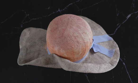 Le Crépuscule du Matin晨曦,使用進口苧麻製作的草帽 A hat made of ramie 第5張的照片