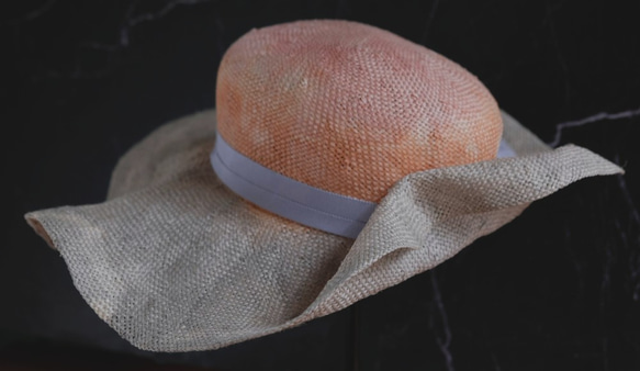 Le Crépuscule du Matin晨曦,使用進口苧麻製作的草帽 A hat made of ramie 第7張的照片