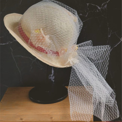 Un Jardin Fleuriの花の咲く庭園、輸入されたラミー、花びら、硬い糸で作られた麦わら帽子ラミーで作られた帽子 1枚目の画像