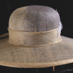 La Dame女士, 使用進口劍麻及蕾絲製作的寬邊帽 A hat made of sisal 第2張的照片