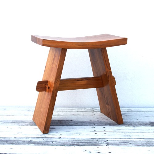 ずっしりとしたチーク材のスツール ナチュラルカラー 腰掛 椅子 チーク無垢材 ずっしりとしたチーク材のスツール ナチュラルカラー 腰掛 椅子