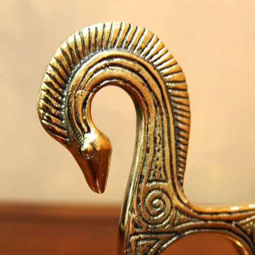 金色ダルマ型置物 Amazon.co.jp: 東団や 縁起物【金運だるまさん・1号 9cm：台座付