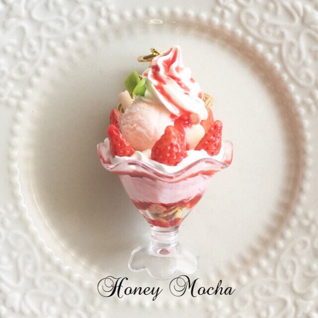 70％OFF キツネ キーホルダー パフェ いちご 11475円 小物