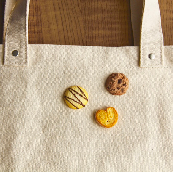 【雑誌『LDK』２月号掲載】さくさくクッキーのブローチ（アーモンド入りココアクッキー） 5枚目の画像