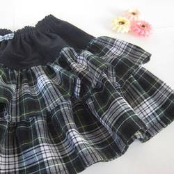 秋物２段フリルのキッズスカート☆チェック緑☆サイズ120 2枚目の画像