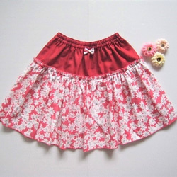 １段フリルのスカート☆赤×小花☆サイズ130 1枚目の画像