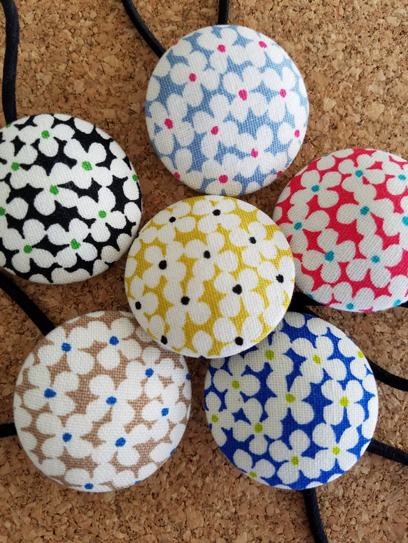 サークルフラワー マリメッコ風 小花柄くるみボタン 38mm