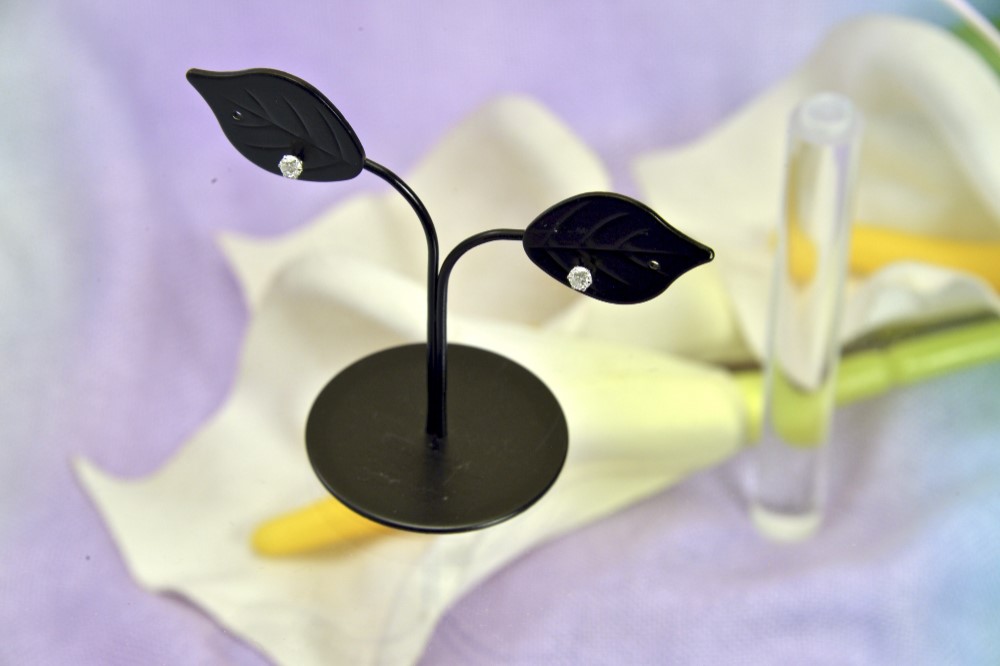 ダイヤモンド　ピアス  P-012