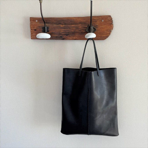 ブラックレザートートバッグ（A4サイズ マチなし） トートバッグ douze