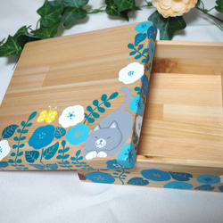 ヒノキのランチボックス【猫とお花（青）】 4枚目の画像