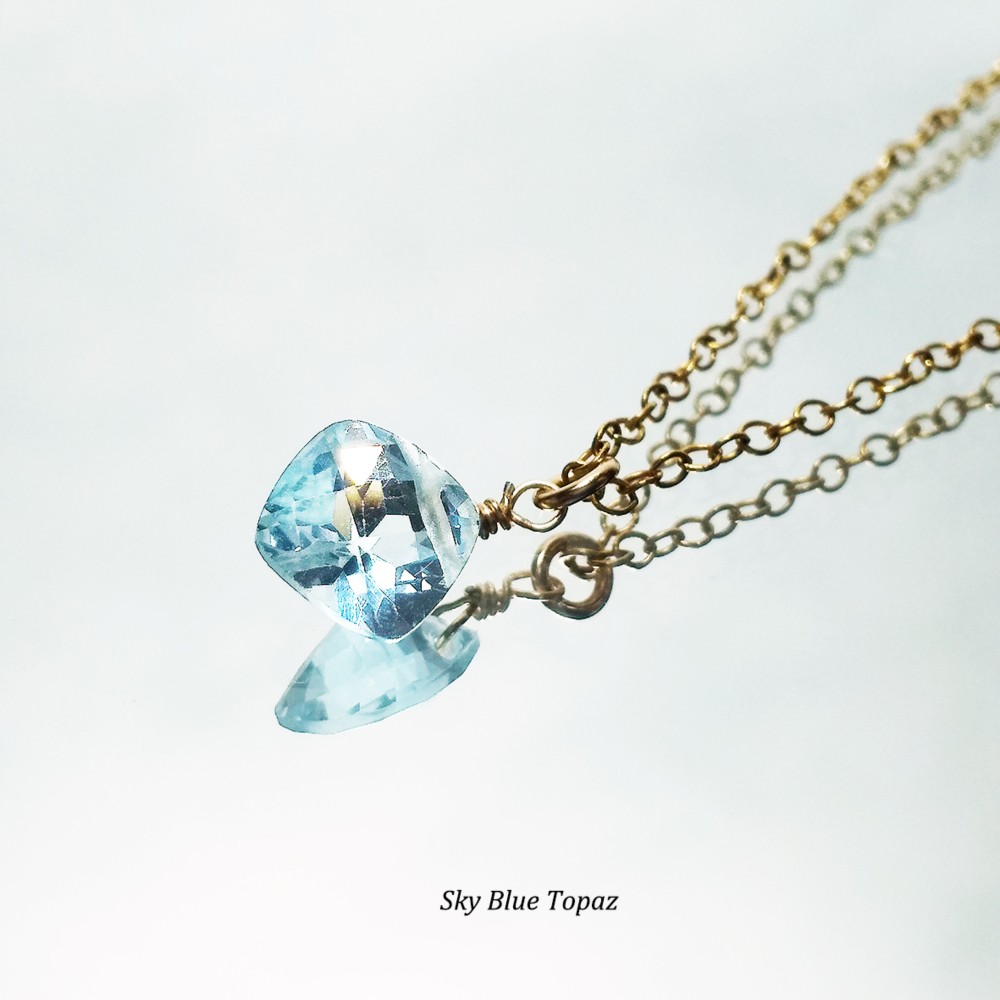 きらめく空色。スカイブルー・トパーズのネックレス　[送料無料]