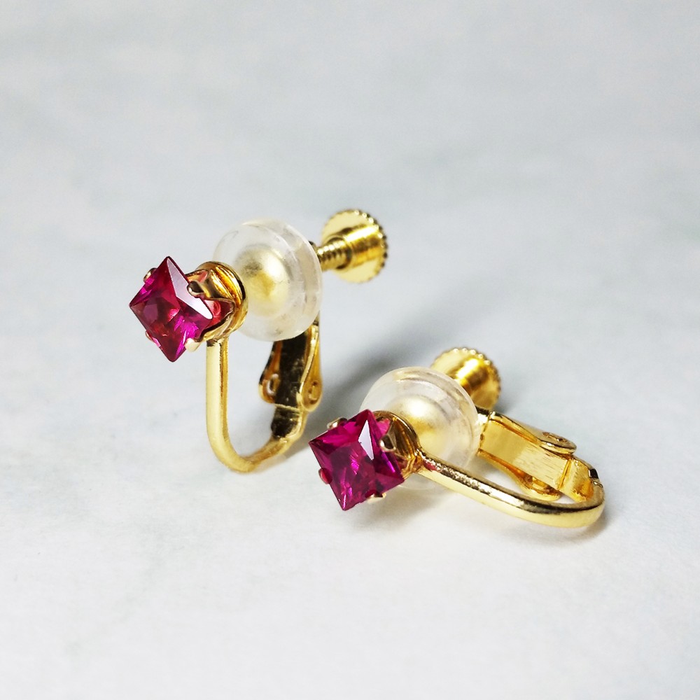 上品な魅力。ルビーのイヤリング　［送料無料］