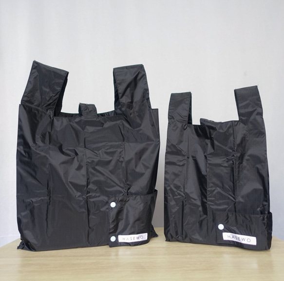 （ブラック）サッとまとまり使いやすい。　レジ袋型エコバック(Mサイズ) 2枚目の画像