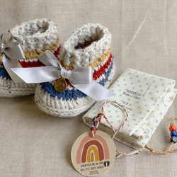 ☆出産祝いにぜひ☆ベビーブーツ＜Baby booties＞ウールボーダーかぎ針編みブーツ 1枚目の画像