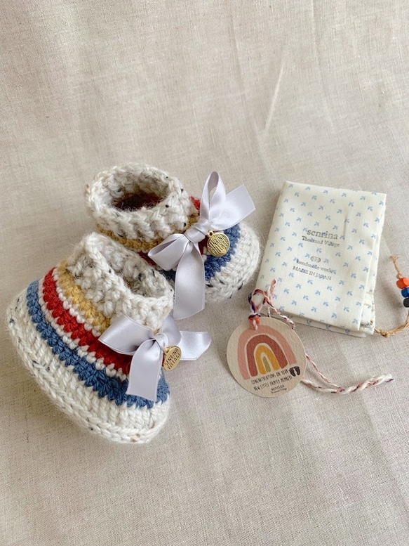 ☆出産祝いにぜひ☆ベビーブーツ＜Baby booties＞ウールボーダーかぎ針編みブーツ 3枚目の画像