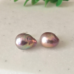 K14GF Edison Baroque Pearl Stud Earrings Metallic Purple 第8張的照片