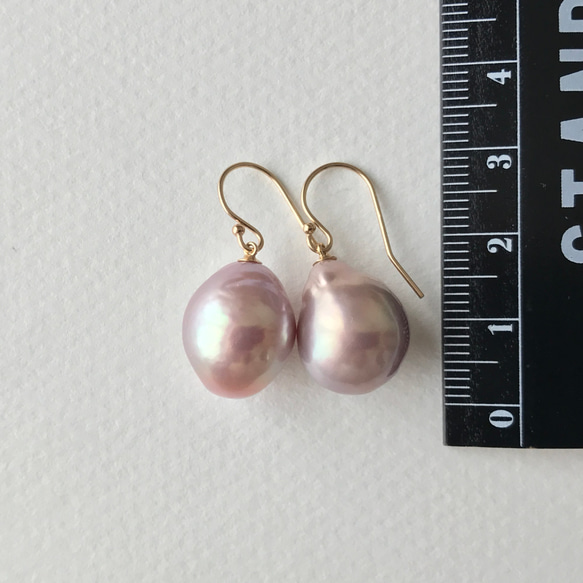 K14GF Baroque Pearl Dangle Earrings Rose Dust 第4張的照片