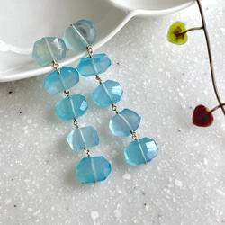 K14GF Sea Blue Chalcedony Ladder Earrings 第7張的照片