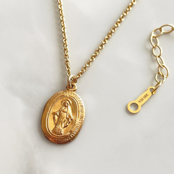 K14GF Virgin Mary Medal Necklace medium oval 第3張的照片