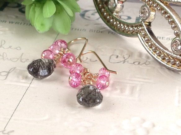 K14GF Modern earrings of black rutilated quartz 第3張的照片