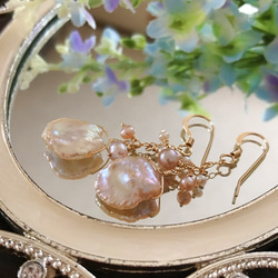 K14GF Natural color salmon pink pearl petal Earrings 第7張的照片