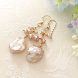 K14GF Natural color salmon pink pearl petal Earrings 第9張的照片