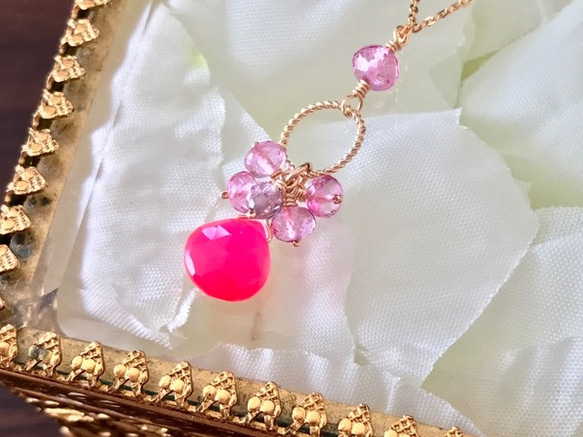 K14GF Fuchsia pink chalcedony and pink topaz necklace 第6張的照片