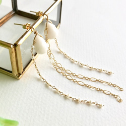 K14GF White jade and tiny freshwater pearl earrings 第2張的照片