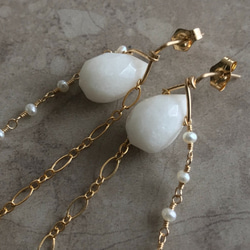 K14GF White jade and tiny freshwater pearl earrings 第8張的照片