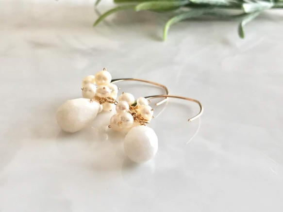 K14GF White Jade and Pearls Marquis Hook Earrings 第3張的照片