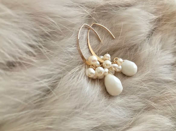 K14GF White Jade and Pearls Marquis Hook Earrings 第6張的照片